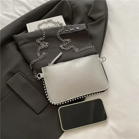 Bolso Soberaco de Cuero PU con Patrón de Cocodrilo para Mujer Cadena Bolso Bandolera Con Remaches Decoración Bolso Cuadrado