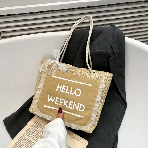 Damen Sommer Stroh Gewebte Tragetasche Hello Weekend Druck Leinwand Patch Spitzenbesatz Schleife Handtasche Casual Strand Schultertasche