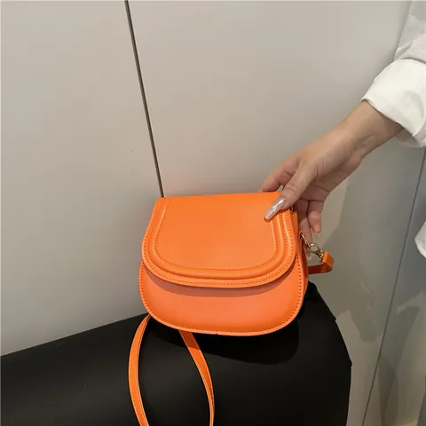 Damen Mode PU Leder Satteltasche Einfarbig Kleine Umhängetasche Mit Verstellbarem Riemen Casual Schultertasche