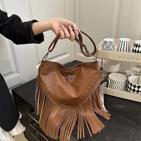 Borsa a Tracolla da Donna Vintage Punk con Borchie e Nappine in Pelle PU Croce Gotica Borsa Sottobraccio Bohemian Fringe Messenger