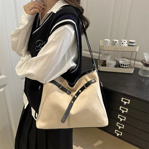 Bolso Tote Retro de Gamuza PU para Mujer Gran Capacidad Bolso de Hombro Bloque de Color Con Correas de Hebilla en Contraste