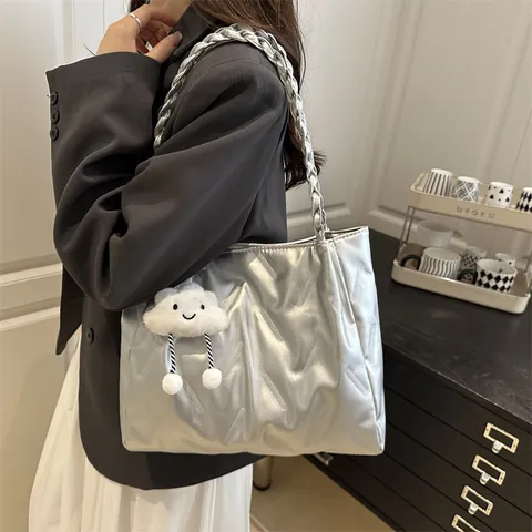Borsa Tote da Donna in Pelle PU di Grande Capacità Con Motivo a Orsetto in Rilievo Manico Intrecciato per il Pendolarismo