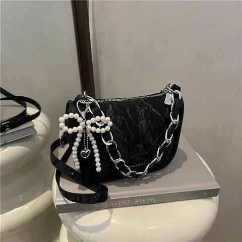 Borsa a Tracolla in Pelle PU Plicsettata da Donna Con Ciondolo a Fiocco di Künstliche Perle Catena Argento Borsa a Spalla Casual
