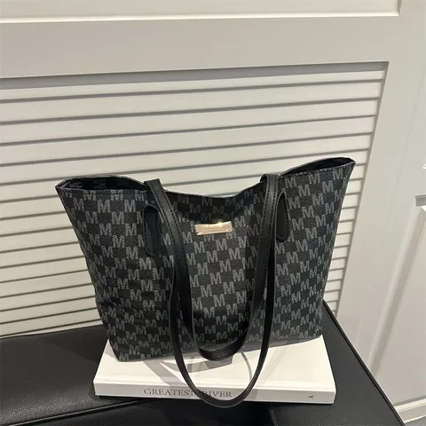 Damen Retro M-Buchstaben Druck Tote Bag Große Kapazität PU Leder Umhängetasche Casual Urban Einfach Pendeln Achseltasche Gold Metall Dekor