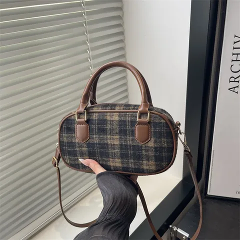 Retro Plaid Woolen Shoulder Bag For Women Large Capacity Crossbody Bag Elegant Fall Winter Urban Simple Satchel Handbag