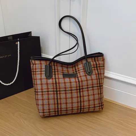 Plaid Tote Bag For Women Vintage Woolen Fabric And PU Leather Shoulder Bag Large Capacity Retro Commuter Underarm