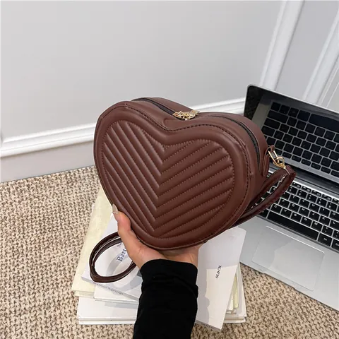 Women Heart Shaped Chevron Quilted Crossbody Bag PU Leather Small Square Shoulder Bag With Gold Zipper Fashion Handbag