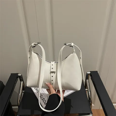 Retro PU Leather Shoulder Bag For Women Fashion Rivet Belt Decoration Large Capacity Commuter Hobo Handbag Tote Purse