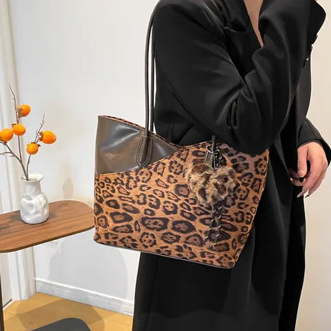 Vintage Leopard Print Tote Bag For Women Large Capacity Suede PU Leather Splicing Handbag With Heart Plush Charm Shoulder Bag