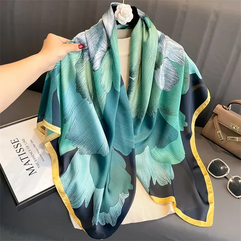 Dames Vintage Etnische Stijl Grote Bloemenprint Satijn Vierkante Sjaal Lichtgewicht Elegant Bedrukt Zijdeachtig Omslagdoek Voor Reizen