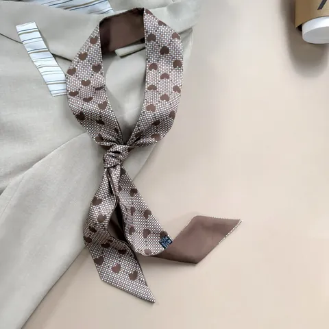 Sciarpa Stretta in Raso da Donna Con Motivo a Cuore e Griglia Marrone Vintage Fascia per Capelli Cravatta Borsa Accessorio Moda