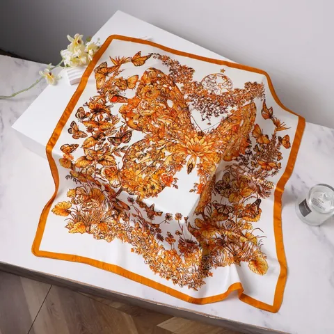 Elegante Sciarpa Quadrata in Raso Stampa Floreale Vintage Farfalla Foulard per Donna Moda Seta Borse Sciarpa Decorativa