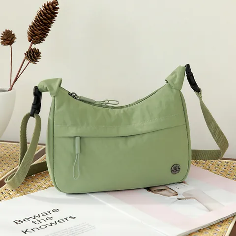 Borsa a Tracolla da Donna Casual in Nylon Mezzaluna Leggera Tinta Unita Borsa a Spalla per Viaggi Quotidiani Moda Hobo