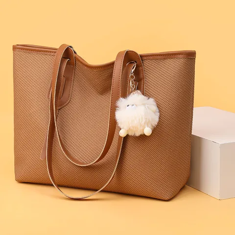 Bolso Tote de Gran Capacidad para Mujer Textura Tejida Cuero PU Bolso de Hombro para Viaje Diario Con Colgante de Felpa Casual