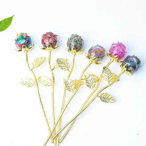 Handmade Natural Crystal Crushed Stone Resin Rose Flower Figurine Gold Alloy Stem Valentine's Day Romantic Desktop Ornament