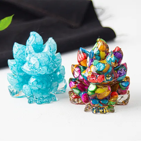 Natural Crystal Gravel Resin Nine-Tailed Fox Ornament Gold Foil Inlaid Kitsune Figurine For Home Office Desktop Decoration Gift