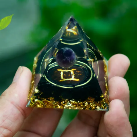 Handgemacht Tierkreis Orgonit Pyramide Amethyst Obsidian Energie Heilung Kristall Pyramide Harz Tisch Ornament Für Meditation Dekor