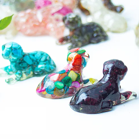 Miniature Crystal Crushed Stone Epoxy Dog Figurine Resin Puppy Statue For Home Office Desk Decor Healing Crystal Animal Ornament Gift