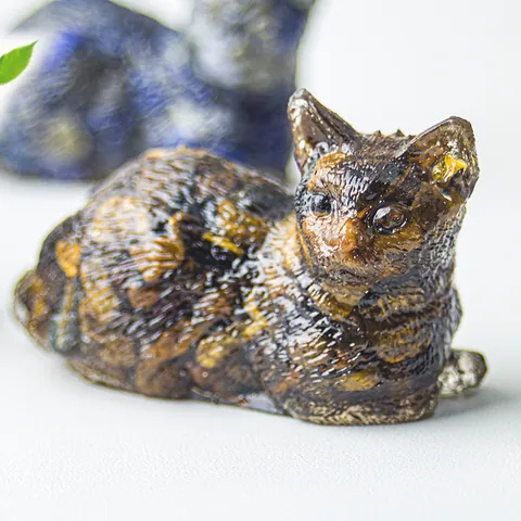 Natural Crystal Crushed Stone Resin Cat Figurine Mini Animal Statue For Desktop Home Office Decor Healing Gemstone Cat Ornament