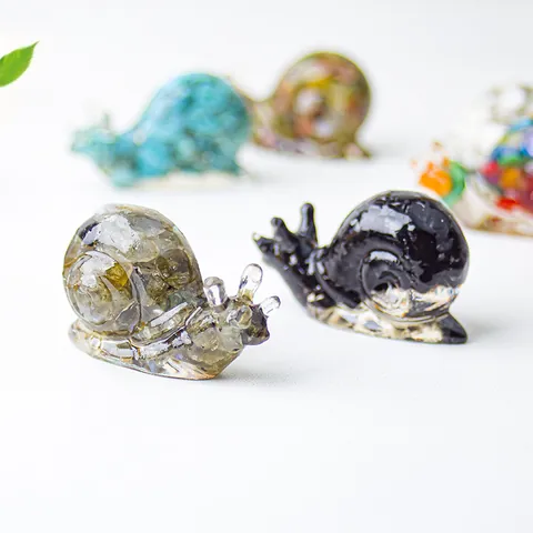 Ornement d'Escargot en Résine de Cristaux Naturels Remplissage Pierres Concassées Figurine Animale Décor Bureau Maison
