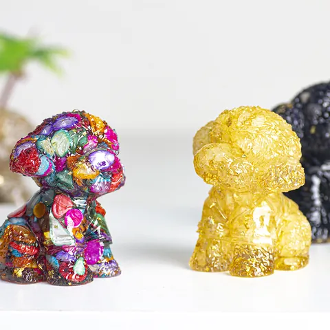 Statuetta di Cane Teddy Barboncino in Resina Con Pietra Naturale Frantumata Foglia d'Oro Ornamento da Scrivania Casa Ufficio
