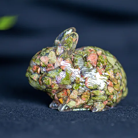 Natural Crystal Chips Resin Rabbit Figurine Healing Stone Bunny Ornament For Home Office Desk Decor Gift