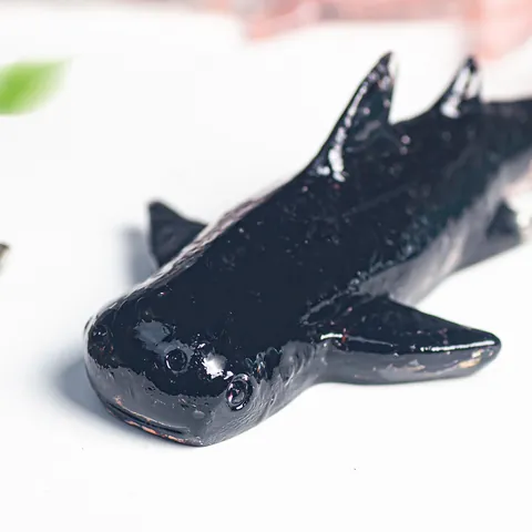 Handmade Resin Whale Shark Figurine With Natural Crystal Stone Filling Ocean Theme Modern Desk Ornament For Home Office Decor Gift