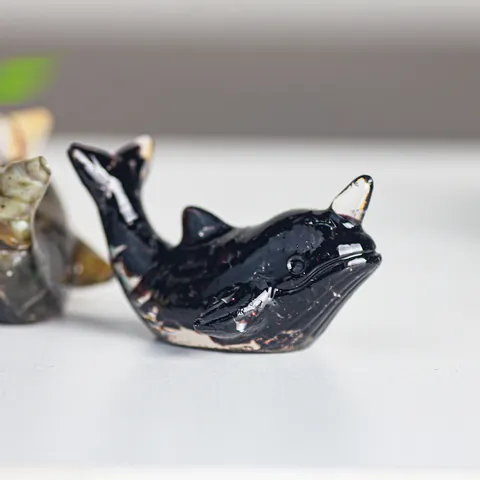 Resin Filled Natural Crystal Narwhal Whale Dolphin Ornament Mini Desktop Animal Sculpture Decoration Home Office Desk Aesthetic
