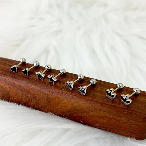 Pendientes de Botón Minimalistas de Acero Inoxidable Corazón Estrella Corona Con Esmalte Negro Cierre de Bola Roscada Joyería Moda