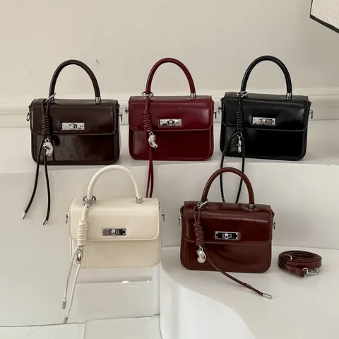 Damen Retro PU Leder Kleine Quadratische Tasche Mit Silbernem Drehverschluss Abnehmbarem Verstellbarem Schultergurt Einfarbige Handtasche Umhängetasche