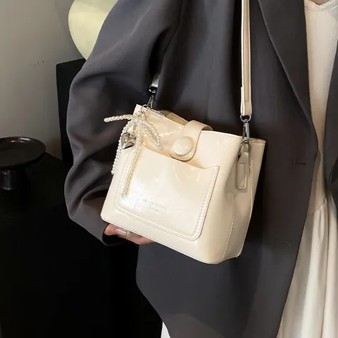 Fashion Women PU Leather Bucket Bag Trendy Crossbody Shoulder Bag With Pearl Bow Pendant Heart Charm Daily Use Handbag