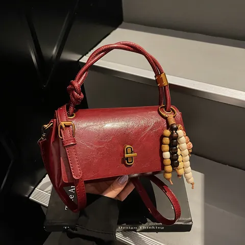 Vintage Glossy PU Leather Shoulder Bag For Women Gold Metal Twist Lock Handbag With Wooden Bead Charm Crossbody Travel Bag