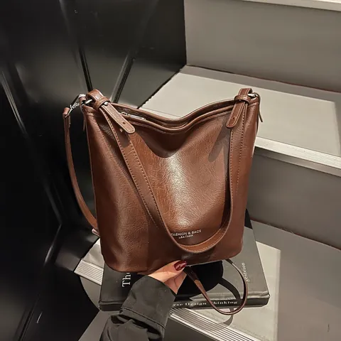 Vintage PU Leather Large Capacity Tote Bag For Women Minimalist Solid Color Bucket Shoulder Crossbody Bag For Daily Office