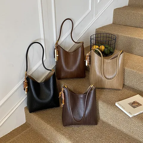 Sac à Bandoulière Vintage en Cuir PU Tissé Pour Femmes Minimaliste Hobo Sac Sous Le Bras Avec Charme en Perles de Bois Daily Tote