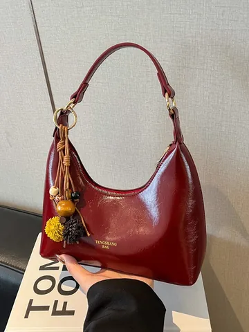 Dames Vintage Hoogglans PU Leer Onderarmtas Minimalistische Halve Maan Hobo Tas Met Afneembare Pompon Hanger Voor Dagelijks Gebruik