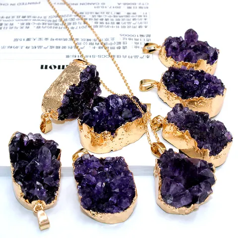 Colgante de Piedra Bruta de Cristal Druzy de Amatista Natural Borde de Latón Chapado en Oro Mineral Púrpura Irregular Solo Colgante Sin Cadena