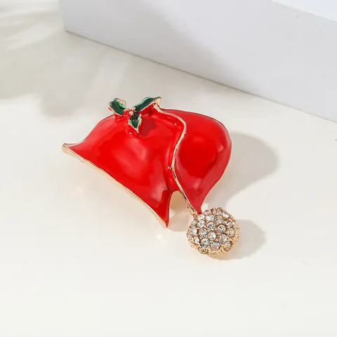 Spilla Creativa in Smalto a Forma di Cappello di Babbo Natale Rosso in Lega con Strass e Foglie di Agrifoglio per Donna Regalo