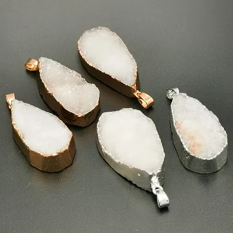 Tropfenform Natürlicher Weißer Kristall-Druzy Nur Anhänger (Ohne Kette) Boho Legierung Galvanisierter Rand Stein Anhänger Für Damen