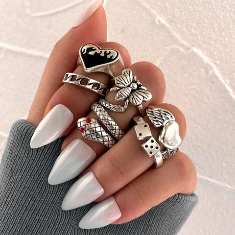 Vintage Gothic Alloy Ring Collection Heart Snake Butterfly Skull Spade Ace Design Retro Punk Jewelry Accessories For Women Men