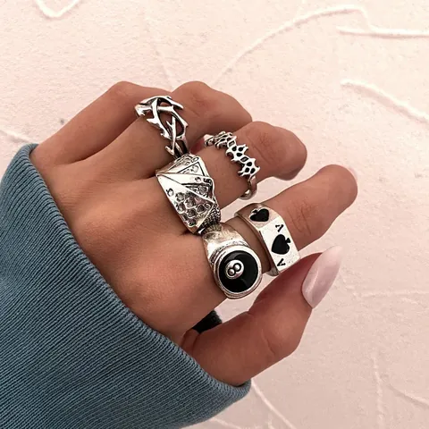 Vintage Gothic Alloy Ring Collection Heart Snake Butterfly Skull Spade Ace Design Retro Punk Jewelry Accessories For Women Men