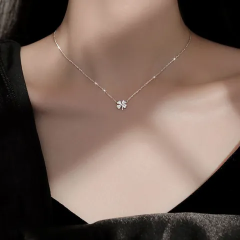 Korean Style Four Leaf Clover Pendant Necklace For Women Zinc Alloy Rhinestone Elegant Lucky Leaf Choker Jewelry Gift