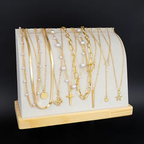 Goldfarbene Legierung Mehrlagige Halskette Schmetterling Stern Kreuz Herz Anhänger Mit Kunstperlen Schmuck Für Damen Light Luxury