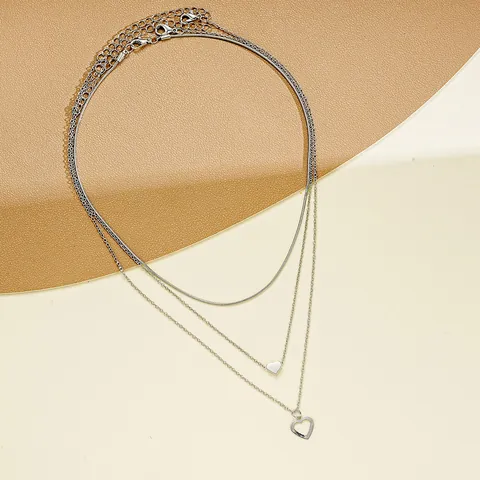 Ins Mode Minimalistisch Zilverkleurige Zinklegering Driedubbele Gelaagde Halsketting Met Massieve En Holle Hart Zirconia Hangers Voor Dames Sieraden
