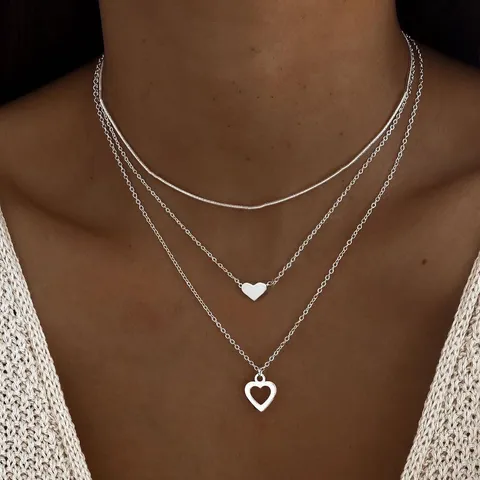 Ins Mode Minimalistisch Zilverkleurige Zinklegering Driedubbele Gelaagde Halsketting Met Massieve En Holle Hart Zirconia Hangers Voor Dames Sieraden