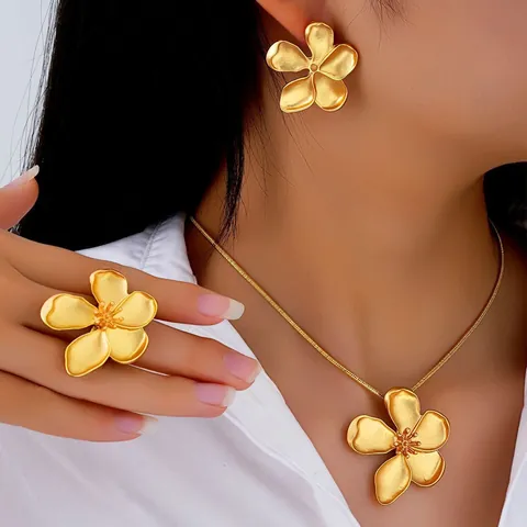 Fashion Alloy Flower Pendant Necklace Earrings Ring Jewelry Set Hammered Metal Pleated Floral Jewelry For Women Vacation Party Gift