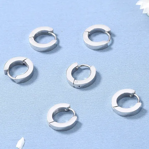 Orecchini a Cerchio Minimalisti in Acciaio Inossidabile per Uomo Donna Fibbia Huggie Geometrica Lucida Gioielli di Moda Quotidiana