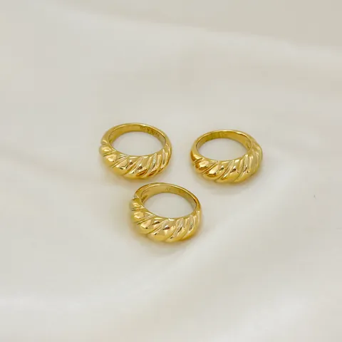 Women's French Vintage Croissant Twist Ring 18K Gold PVD Plated 304 Stainless Steel Personalized Dome Finger Ring Jewelry