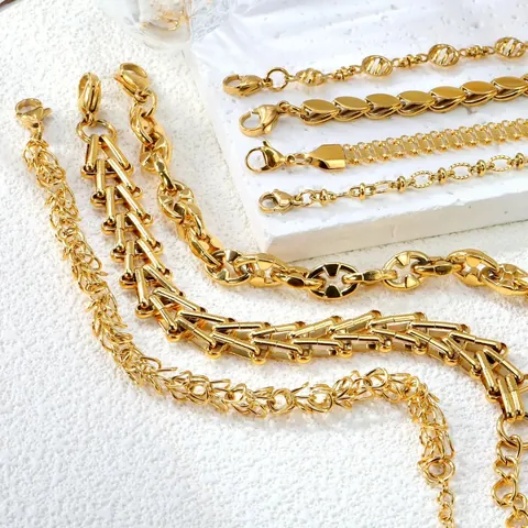 Gold Plated Stainless Steel Bracelet For Women European INS Style Geometric Pig Nose Leaf Hollow Bead Chain Link Bracelet Adjustable Jewelry Gift
