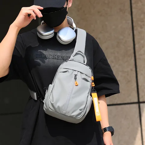 Sac de Poitrine Moderne pour Hommes Tissu Oxford Imperméable Sac à Dos Monospalla Multi Poches Avec Port de Charge USB Trou pour Écouteurs Sac Bandoulière Décontracté Voyage