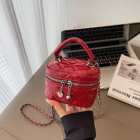 Damen Mini Gesteppte PU Leder Umhängetasche Mit Kette Schultertasche Mode Kosmetikkoffer Handtasche Mit Herzanhänger Für Damen